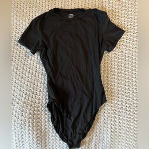 Skims Fits Everybody T-Shirt Bodysuit - Black size Medium